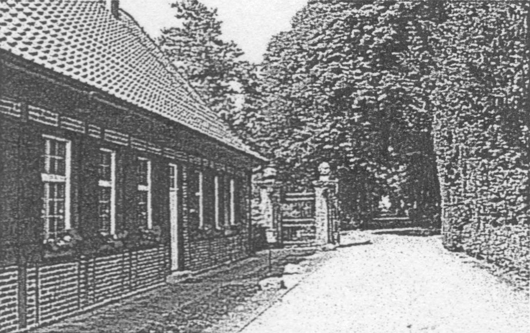 Die Aufnahme zeigt das Geburtshaus von Gertrud Deventer am Eingang zur Allee zum Haus Borg.