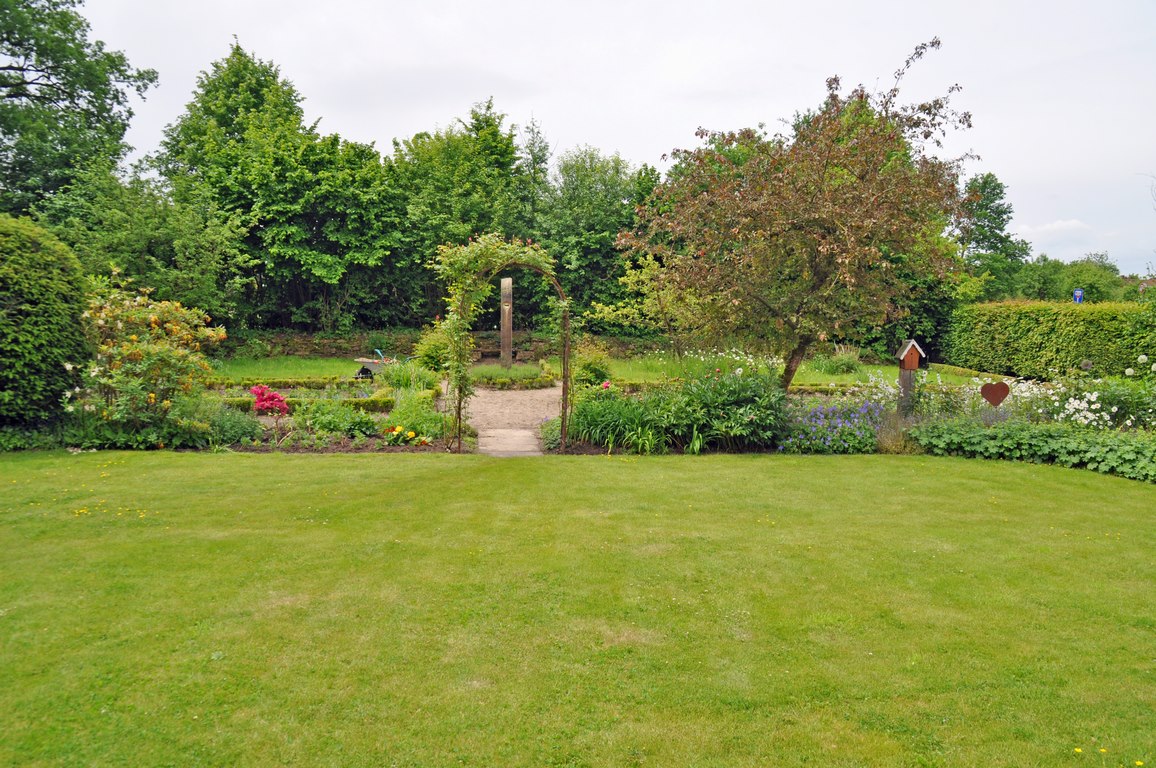 H02.jpg