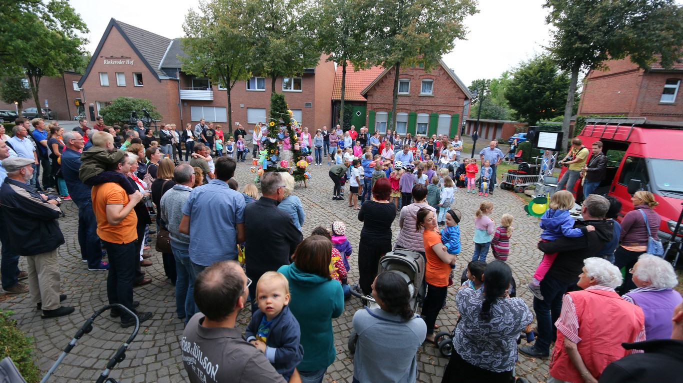 Bild der Veranstaltung auf dem Dorfplatz