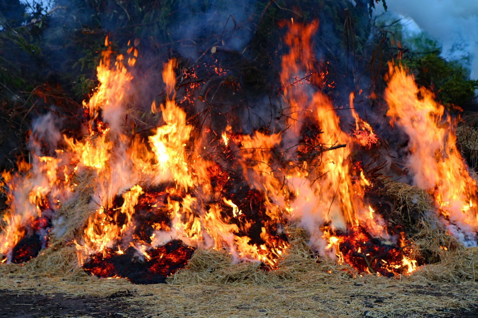 Bild  vom Osterfeuer.