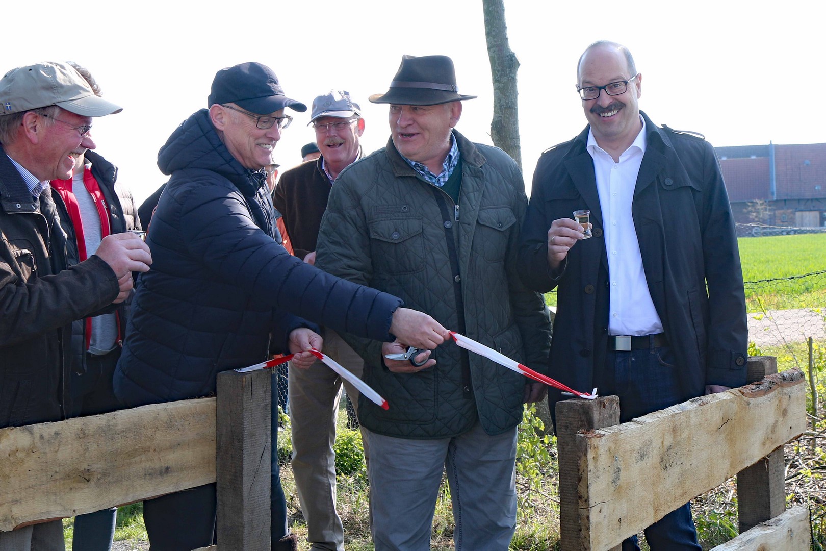 Bild  von der Eröffnung des neu hergerichteten Weges durch den Heimatverein Rinkerode.